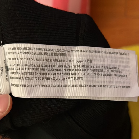 Black abercrombie skirt - Picture 4 of 4